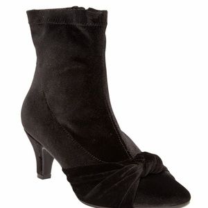 VELVET BOOTIE 9.5 WW WIDE